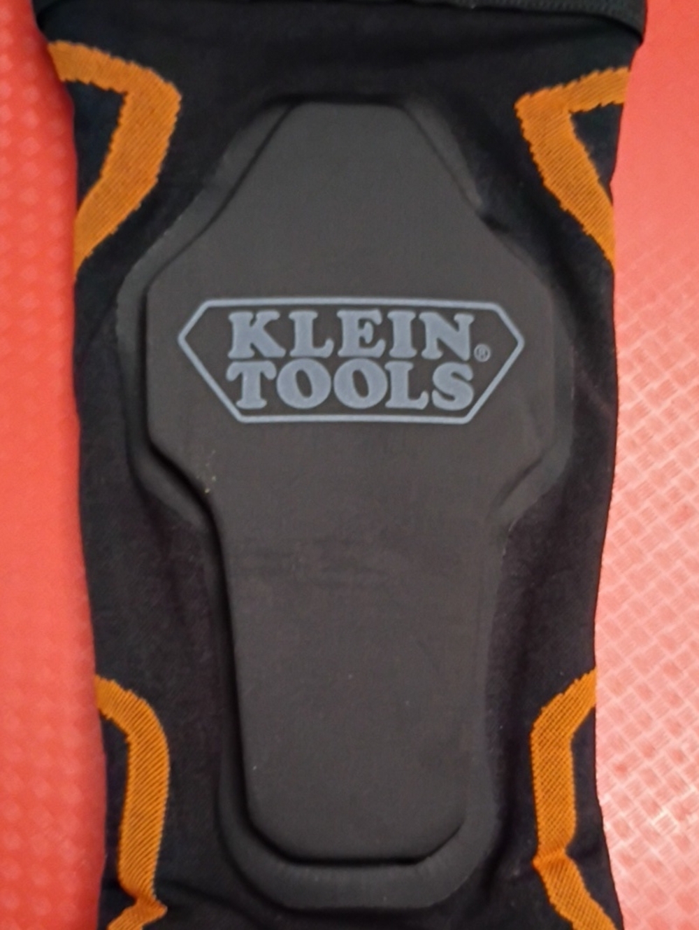 1 Pair Men's Size M/L,NWT, Compression Knee Pads Black& Orange